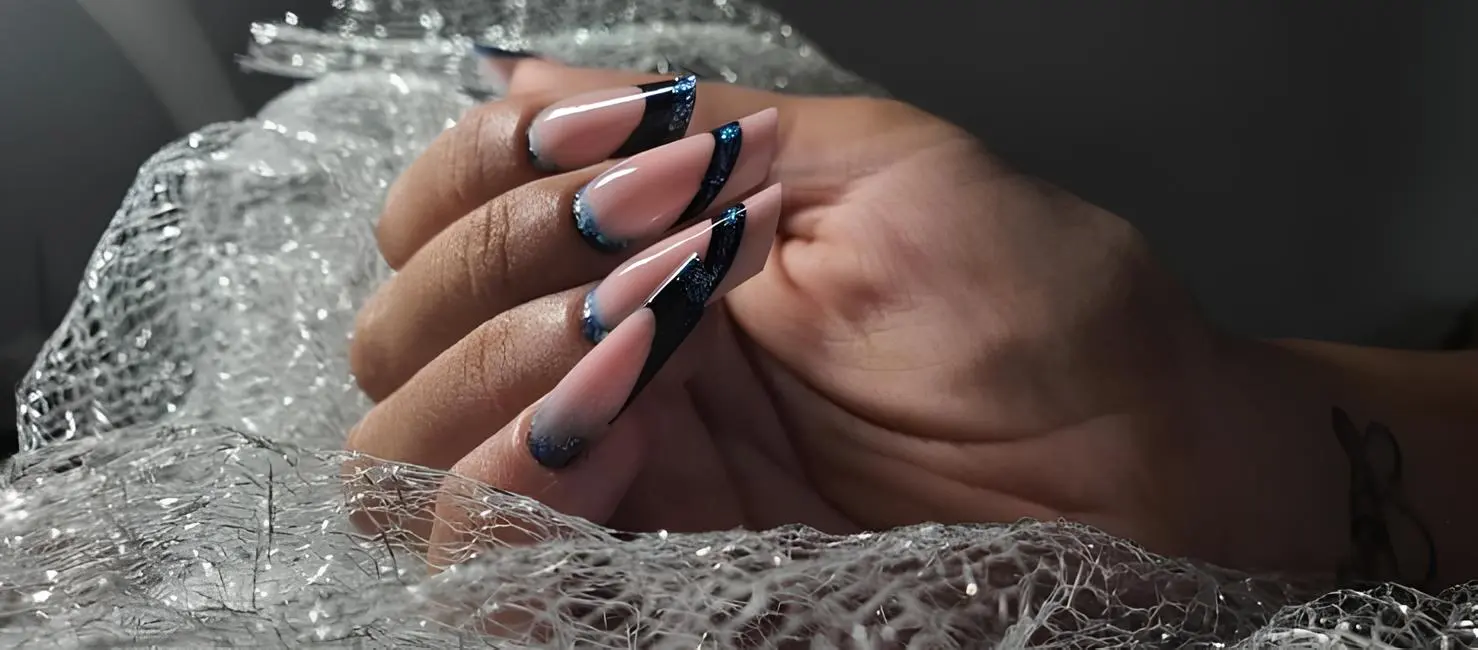 Poză cu o lucrare de manichiură realizată de Ariana Ristin, Nail Technician.